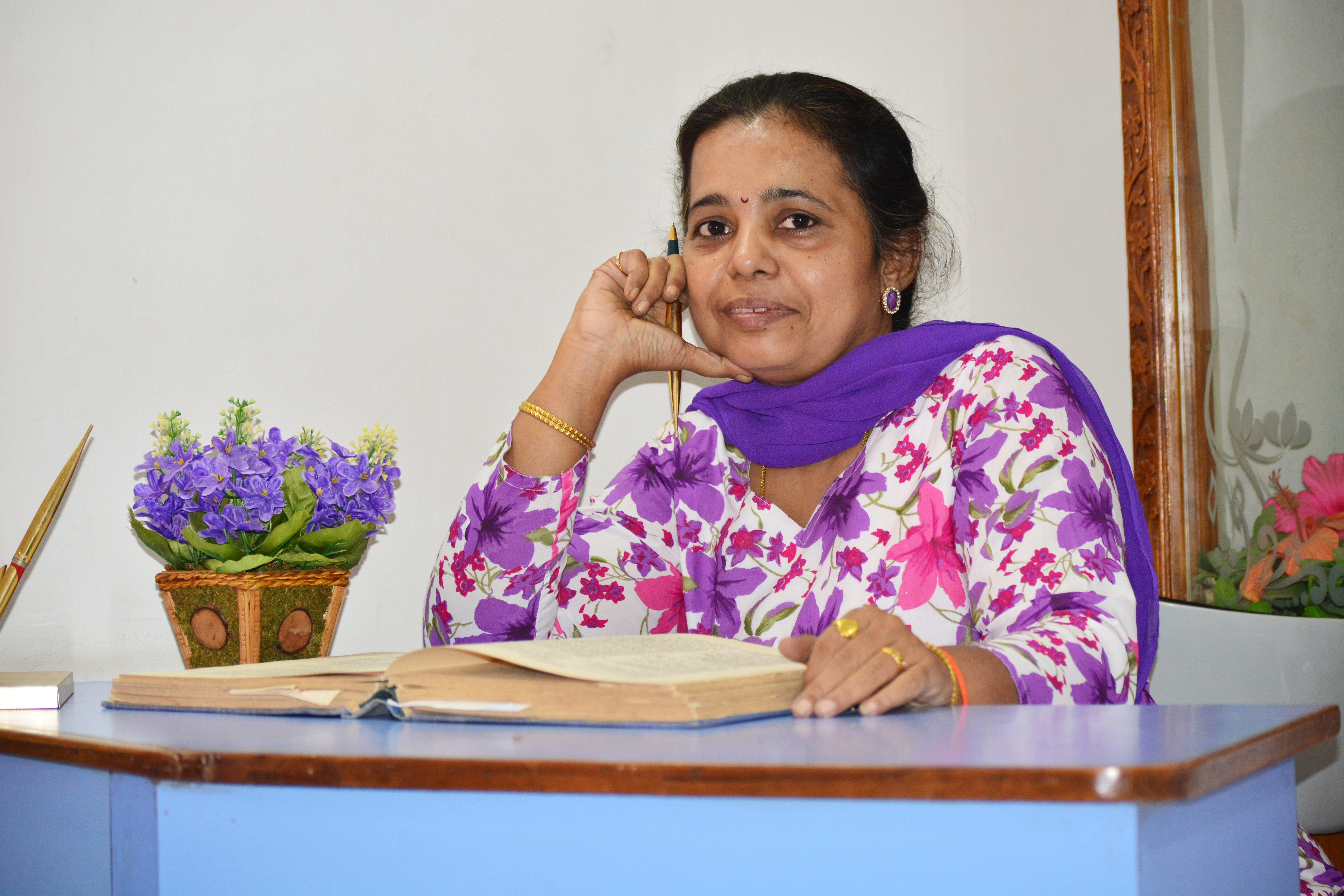 Vaidya Suchitra Kulkarni | वैद्य सुचित्रा कुलकर्णी